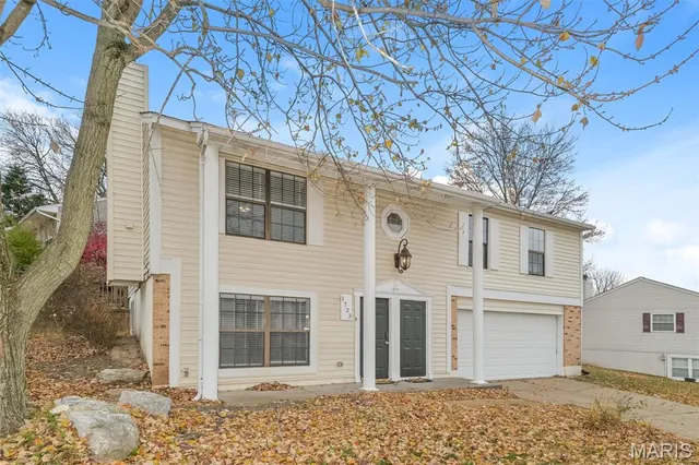 $2,555 | 1723 Gascony Parc Drive, Unit 1723, Lake St. Louis, MO 63367