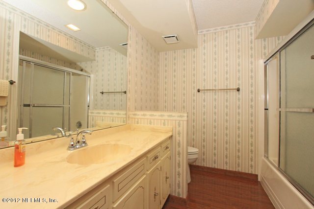 128 Riverside Drive Satsuma, FL 32189 - Photo 12 of 20 Family Bathroom