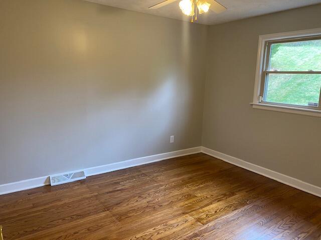 2011 Siam Road Elizabethton, TN 37643 - Photo 13 of 49 IMG_2388