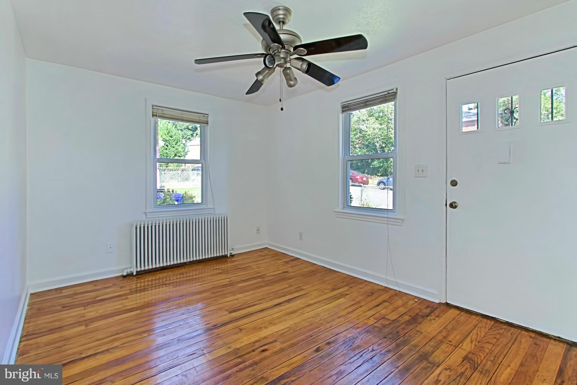 3602 Kemper Road Arlington, VA 22206 - Photo 4 of 27 Living Room