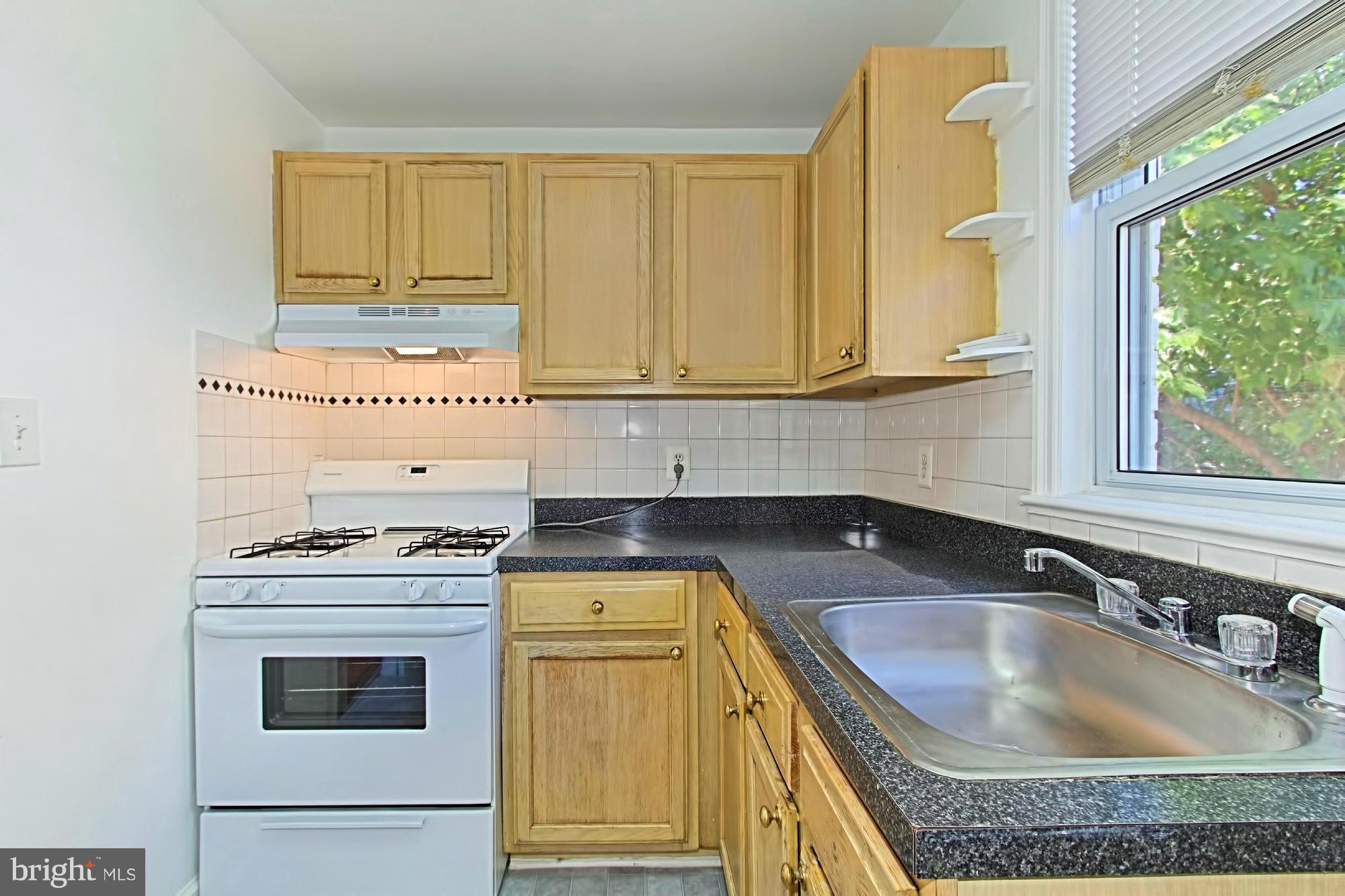 3602 Kemper Road Arlington, VA 22206 - Photo 8 of 27 Kitchen