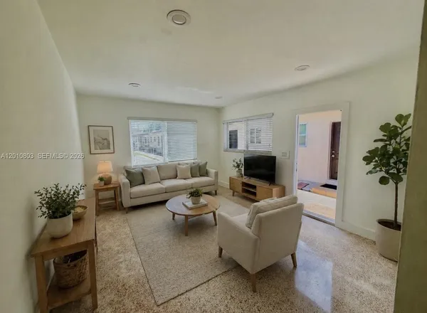 $1,750 | 4710 Northwest 6th Street, Unit 1, Miami, FL 33126