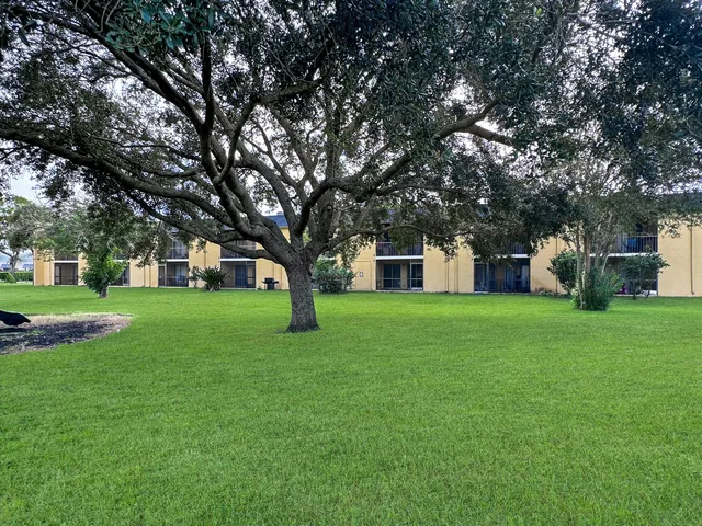 $179,000 | 604 Meadows Circle, Unit 604, Boynton Beach, FL 33436