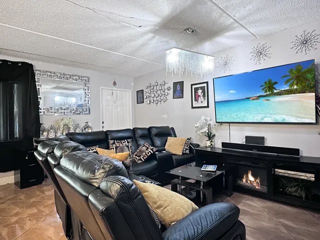 $179,000 | 604 Meadows Circle, Unit 604, Boynton Beach, FL 33436