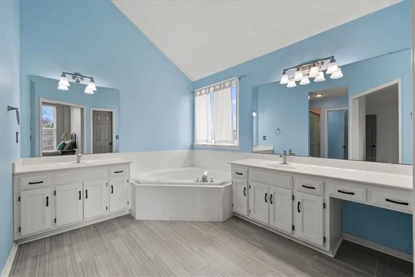$385,000 | 1536 Southeast 11th Street, Lee's Summit, MO 64081