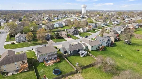 $385,000 | 1536 Southeast 11th Street, Lee's Summit, MO 64081