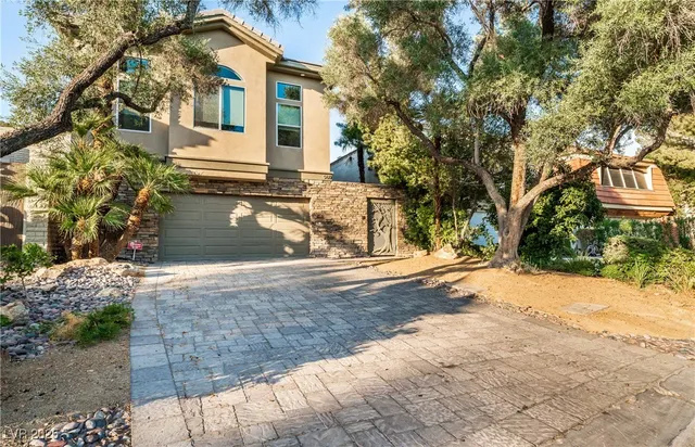 $4,000 | 980 Vegas Valley Drive, Las Vegas, NV 89109