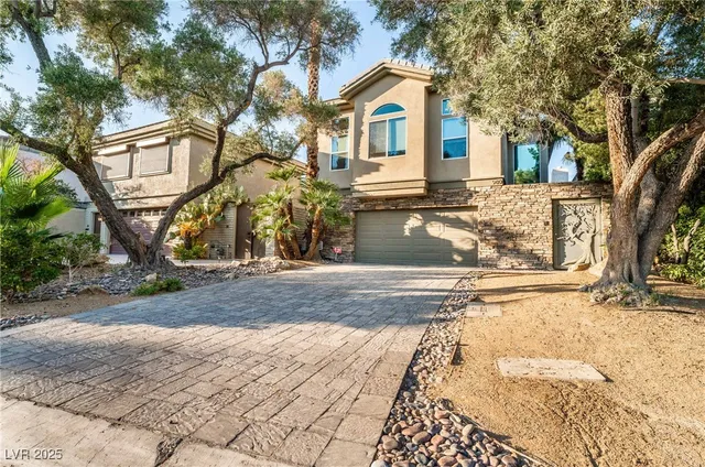 $4,000 | 980 Vegas Valley Drive, Las Vegas, NV 89109