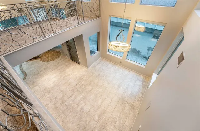 $4,000 | 980 Vegas Valley Drive, Las Vegas, NV 89109