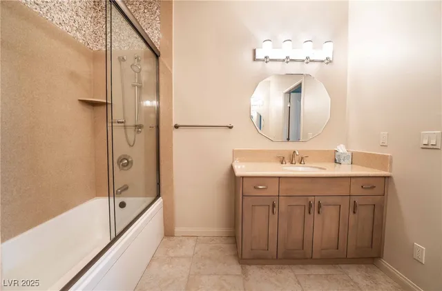 $4,000 | 980 Vegas Valley Drive, Las Vegas, NV 89109