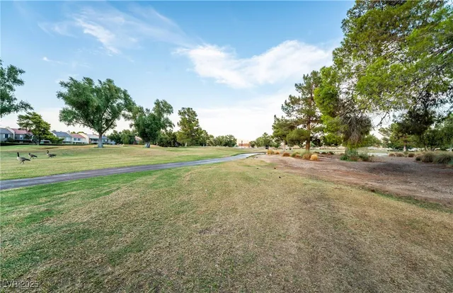 $4,000 | 980 Vegas Valley Drive, Las Vegas, NV 89109