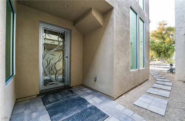 $4,000 | 980 Vegas Valley Drive, Las Vegas, NV 89109