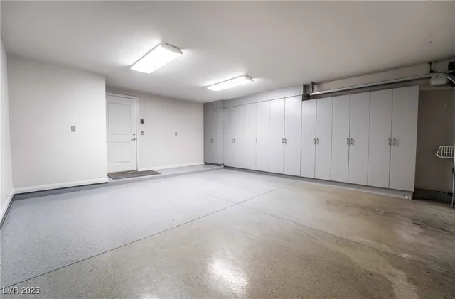 $4,000 | 980 Vegas Valley Drive, Las Vegas, NV 89109