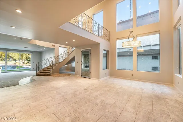 $4,000 | 980 Vegas Valley Drive, Las Vegas, NV 89109