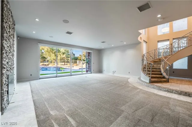 $4,000 | 980 Vegas Valley Drive, Las Vegas, NV 89109