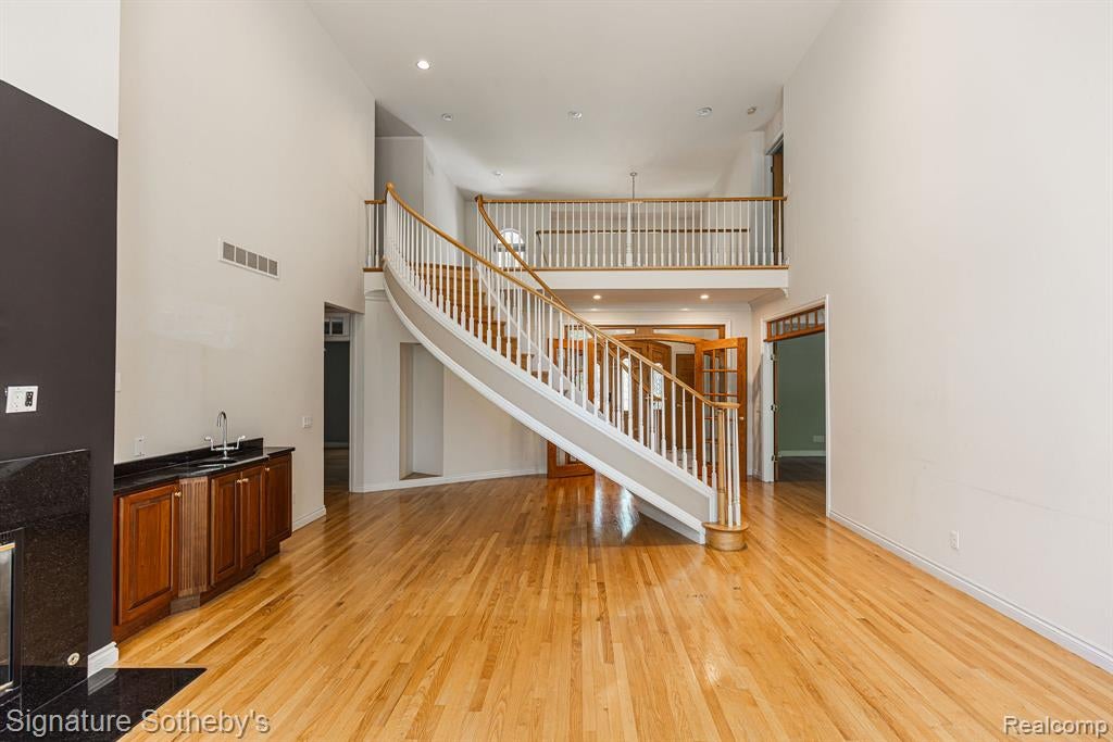 2855 Cranbrook Ridge Court Rochester, MI 48306 - Photo 9 of 32 Gallery Image 9
