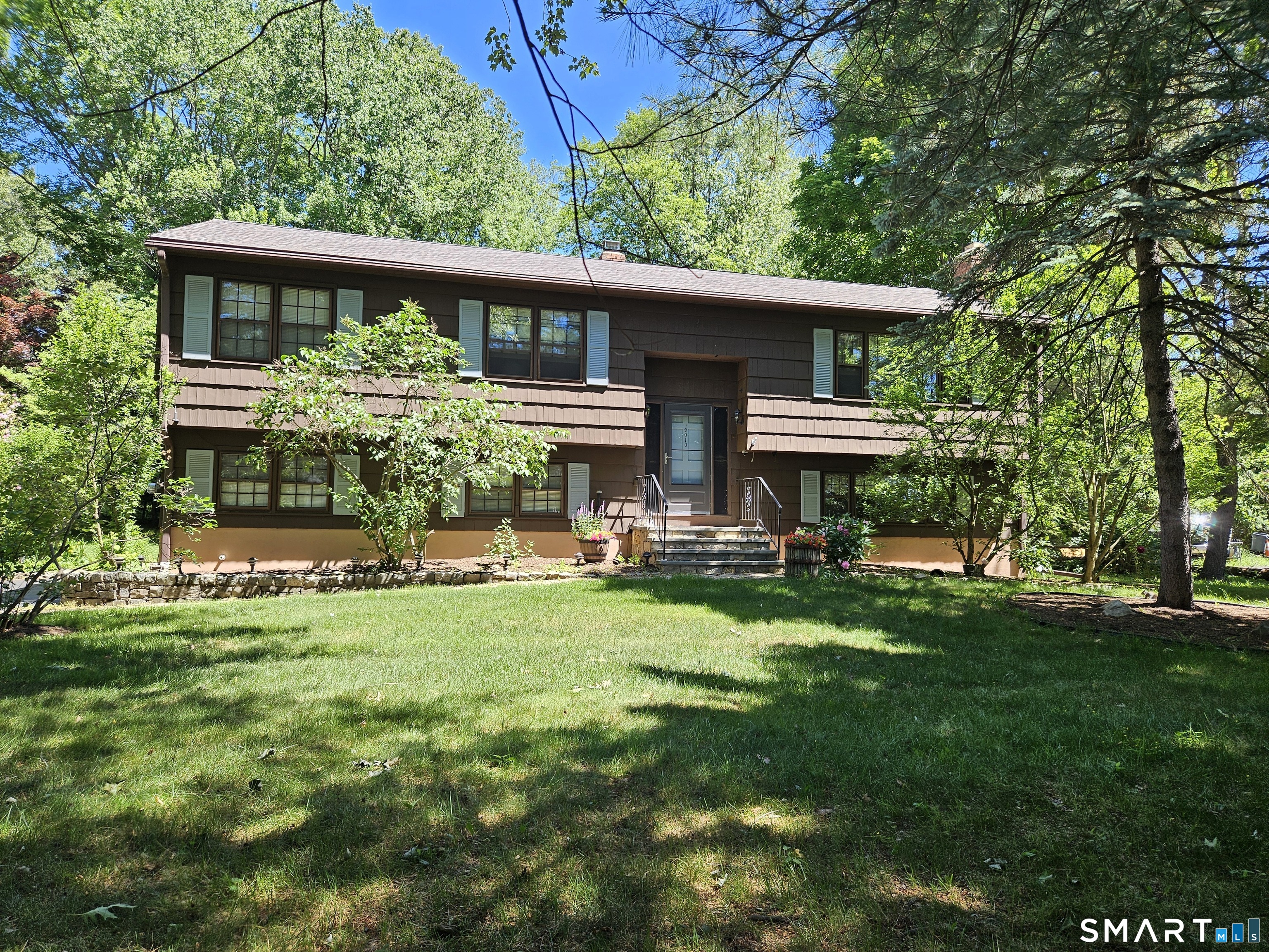 2010 Old Town Road Trumbull, CT 06611 - Photo 2 of 6