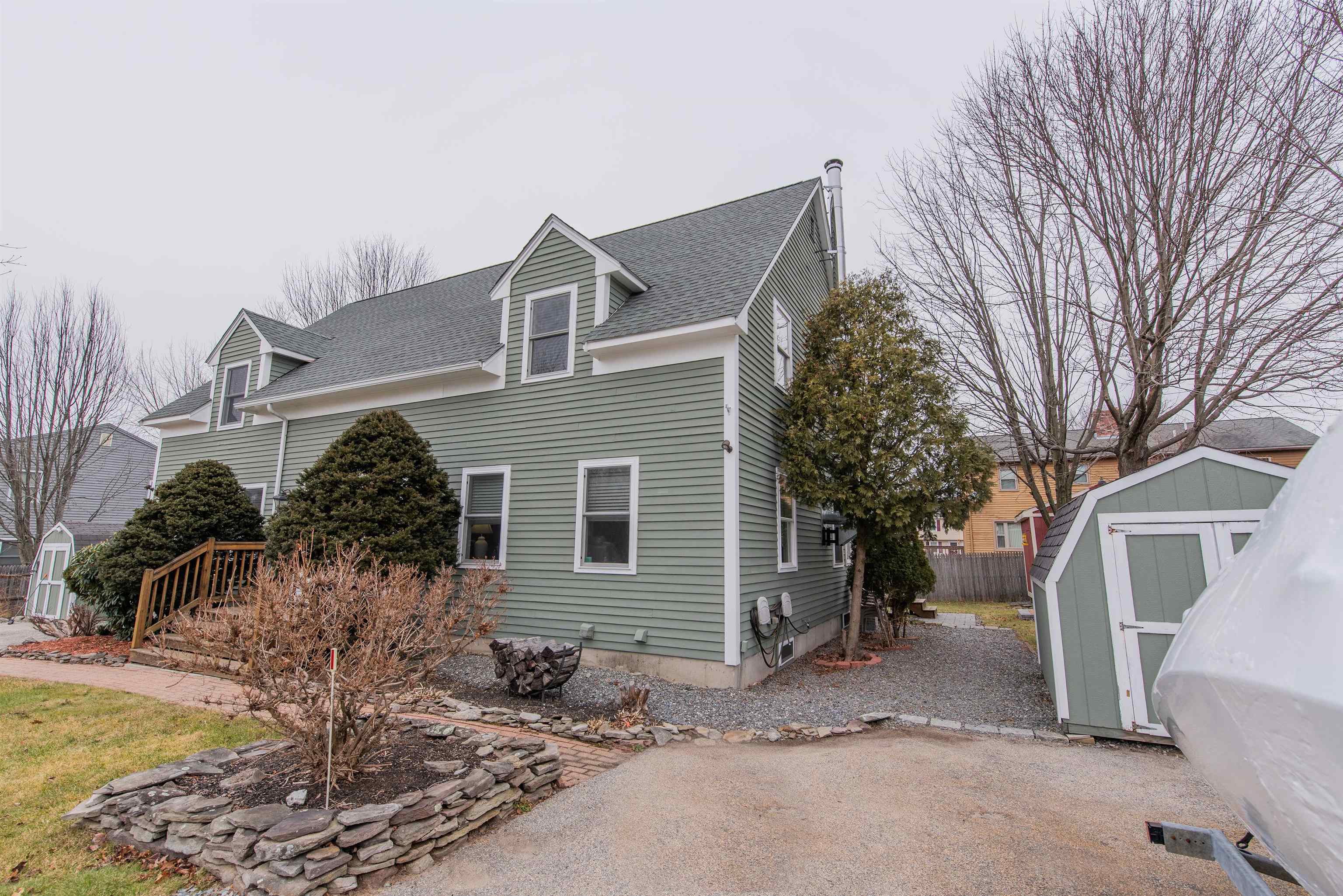 8 R Tiger Tail Circle Derry, NH 03038 - Photo 2 of 32