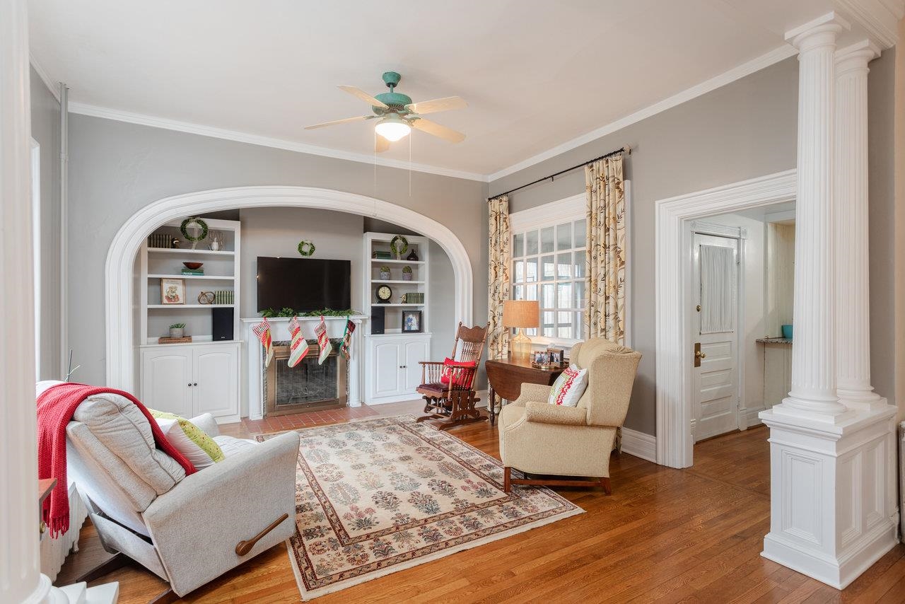 321 Franklin Street Harrisonburg, VA 22801 - Photo 20 of 54 a living room with furniture and a flat screen tv