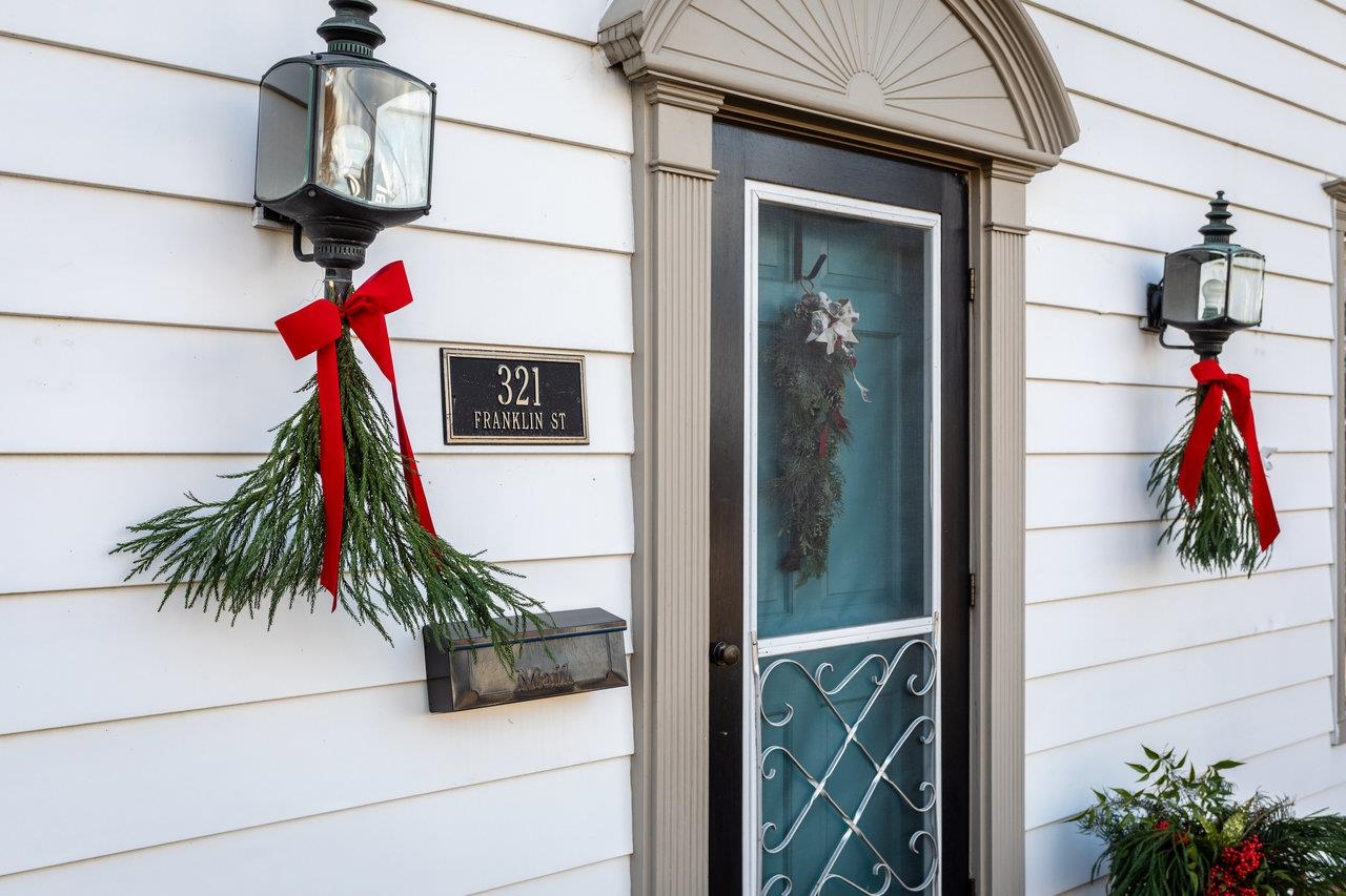 321 Franklin Street Harrisonburg, VA 22801 - Photo 2 of 54 a view of entryway of the house