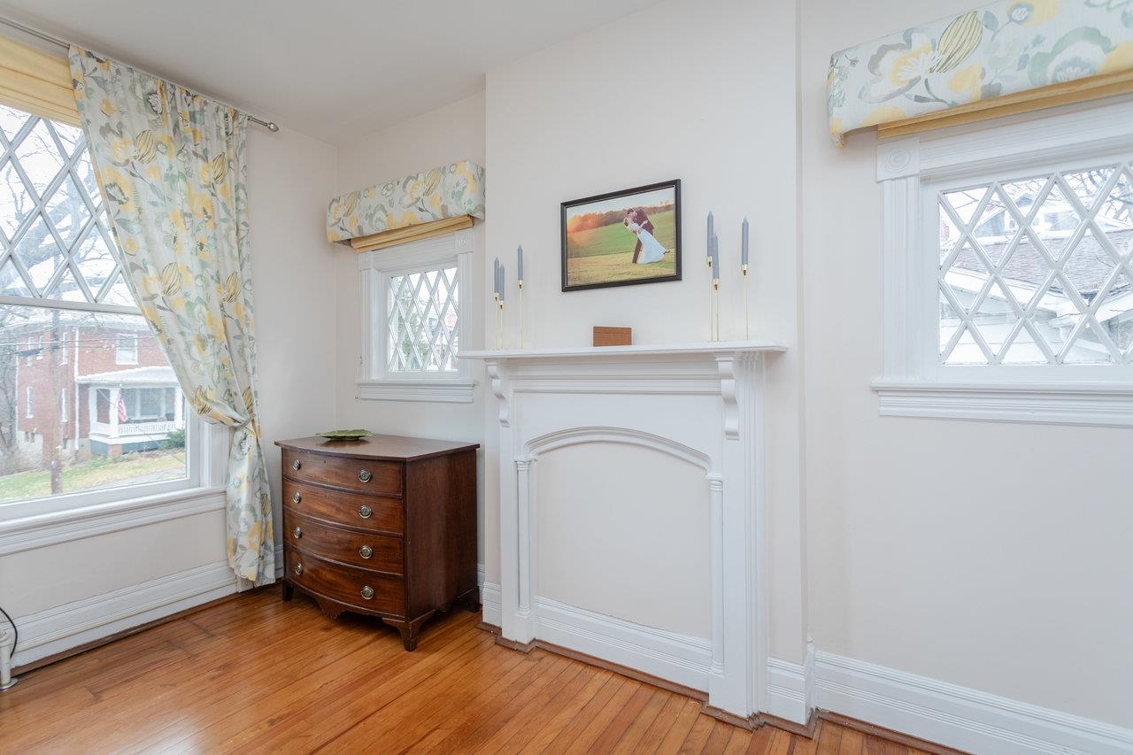 321 Franklin Street Harrisonburg, VA 22801 - Photo 27 of 54 a living room with furniture and a window