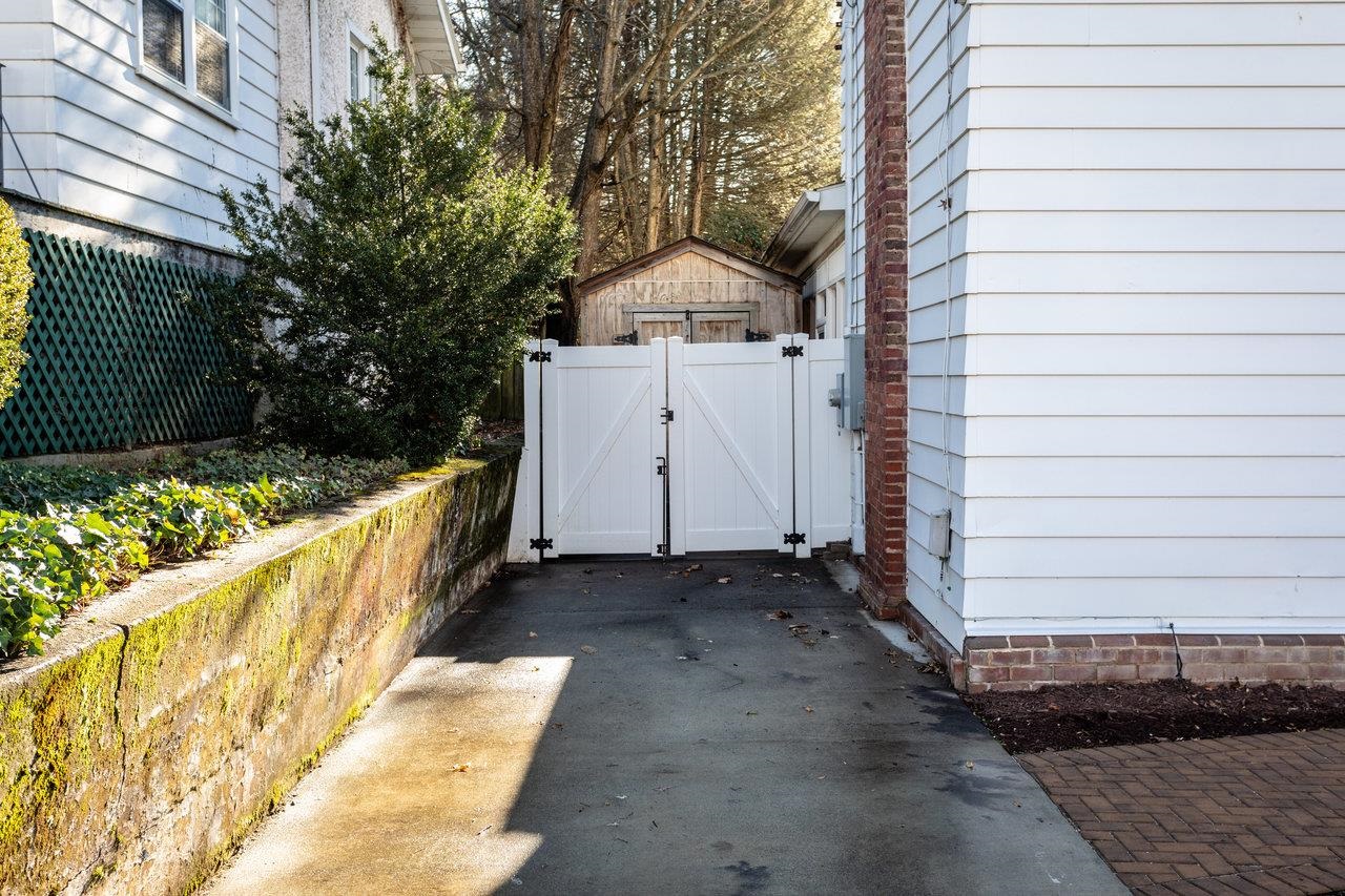 321 Franklin Street Harrisonburg, VA 22801 - Photo 45 of 54 a view of a small house