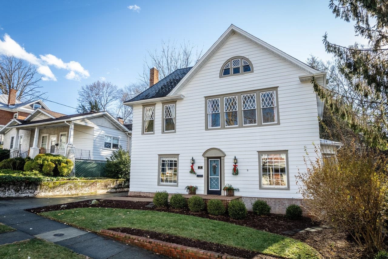 321 Franklin Street Harrisonburg, VA 22801 - Photo 46 of 54 a front view of a house with a yard