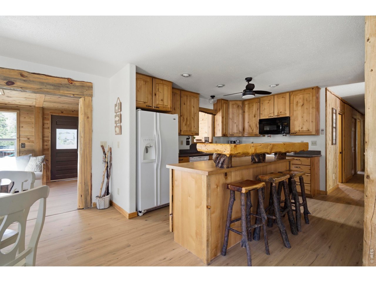 428 Rustic Road Bellvue, CO 80512 - Photo 12 of 36 Gallery Image 12
