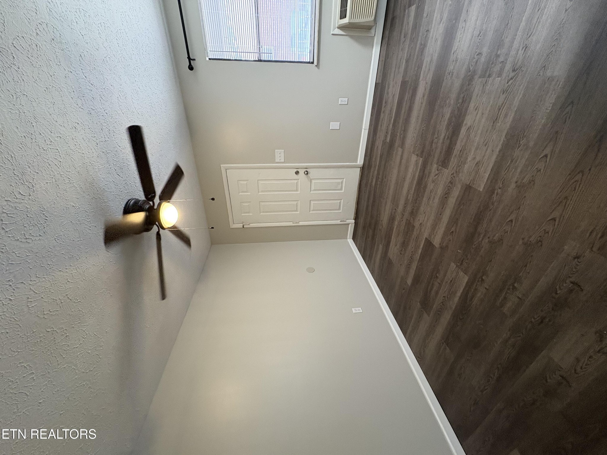 128 South 3rd Street, Unit 23 Kingston, TN 37763 - Photo 5 of 6 a view of a hallway