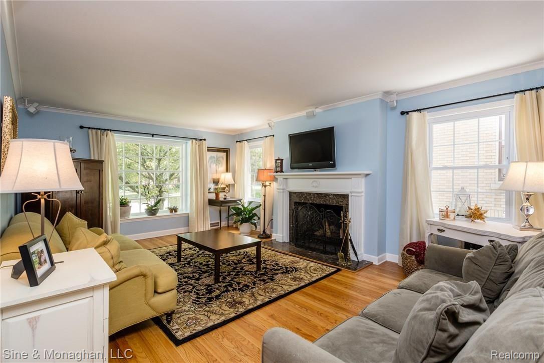 877 Lincoln Road Grosse Pointe, MI 48230 - Photo 4 of 29 877 Lincoln_S023.jpg