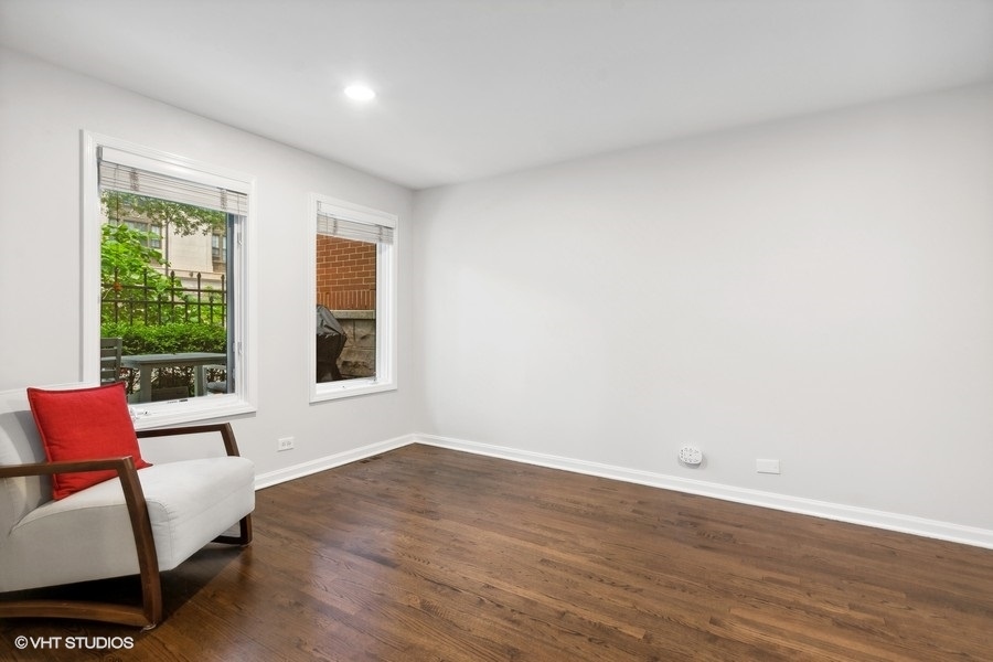 1455 South Indiana Avenue Chicago, IL 60605 - Photo 12 of 27 a living room with furniture and a window