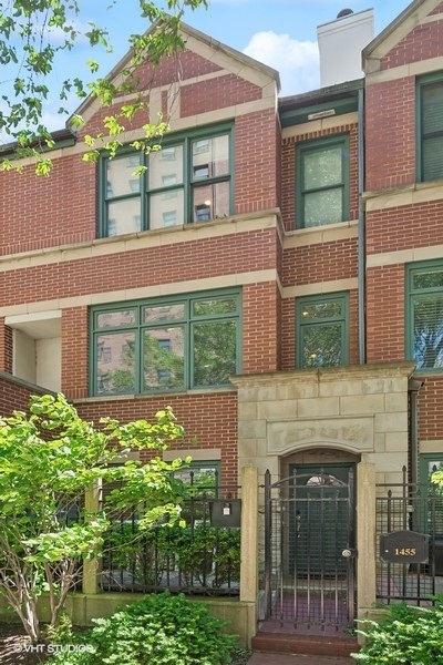 1455 South Indiana Avenue Chicago, IL 60605 - Photo 2 of 27 a front view of a house