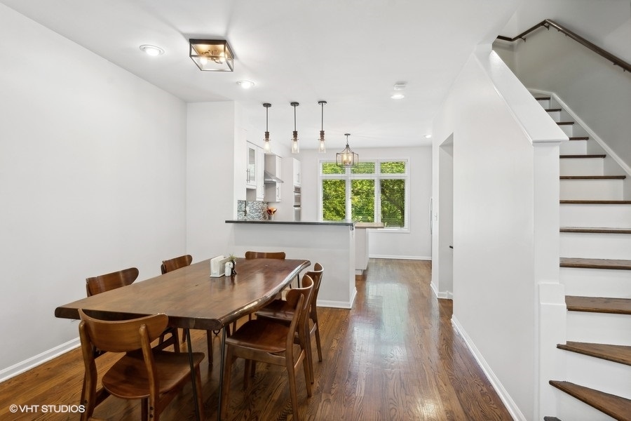 1455 South Indiana Avenue Chicago, IL 60605 - Photo 7 of 27 a view of a dining room with furniture and wooden floor