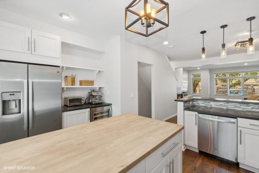1455 South Indiana Avenue Chicago, IL 60605 - Photo 10 of 27 a kitchen with stainless steel appliances granite countertop a sink and cabinets