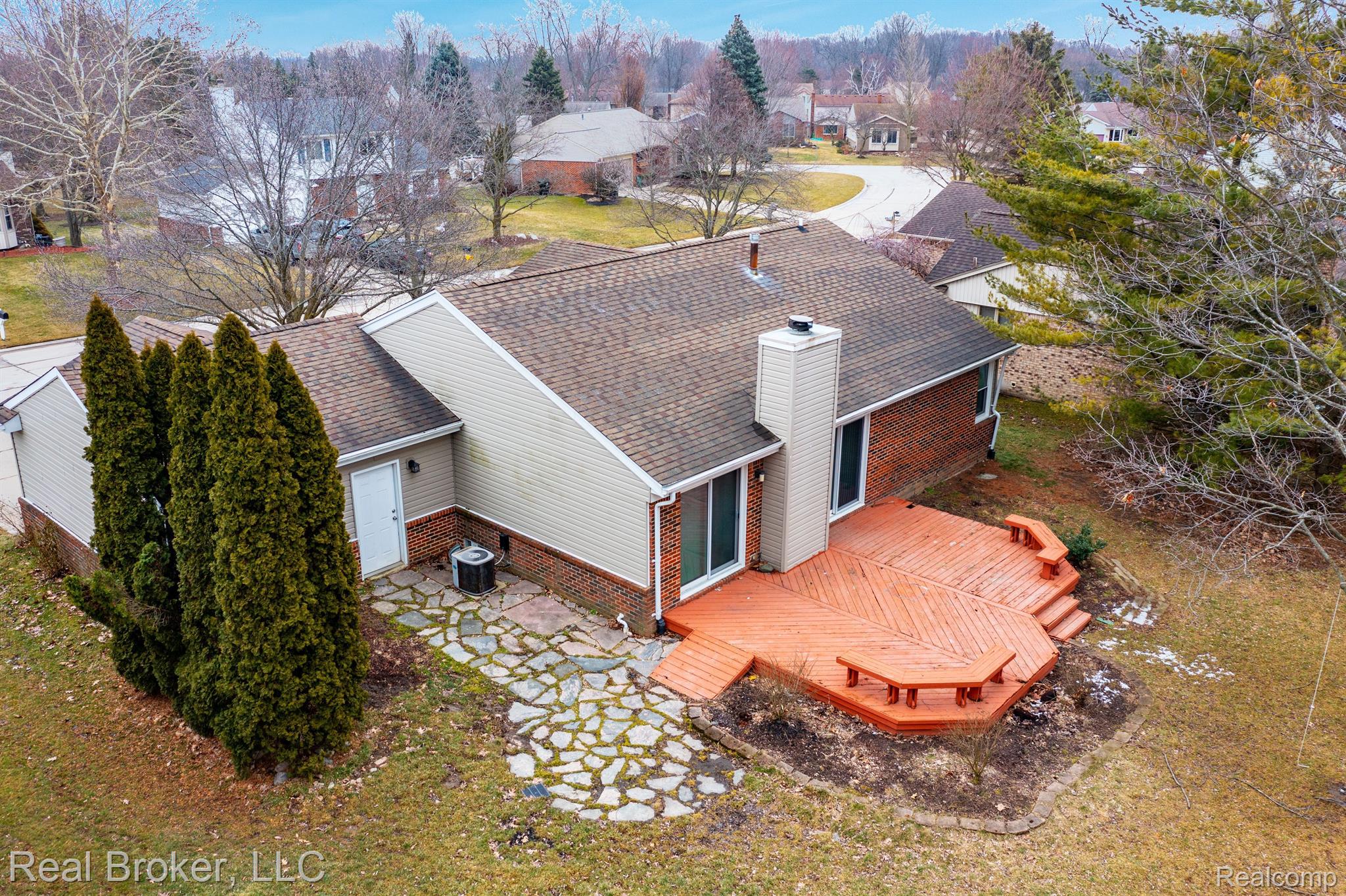 2262 Flanders Drive Rochester, MI 48307 - Photo 36 of 38 Gallery Image 36