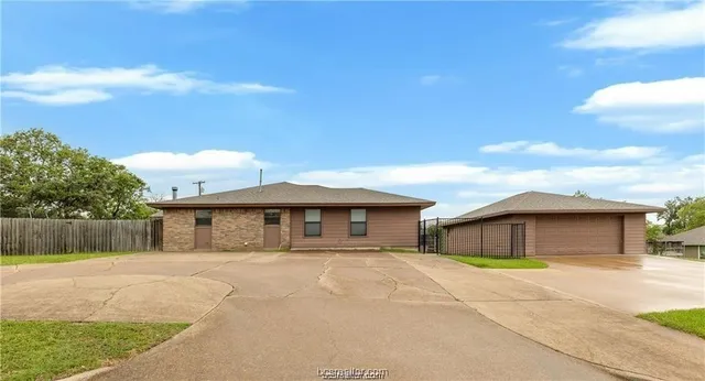 $3,750 | 807 Holleman Drive, College Station, TX 77840