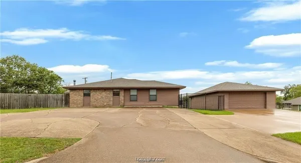 $3,750 | 807 Holleman Drive, College Station, TX 77840