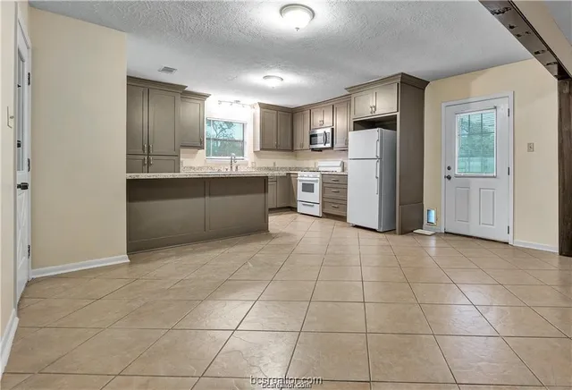 $3,750 | 807 Holleman Drive, College Station, TX 77840