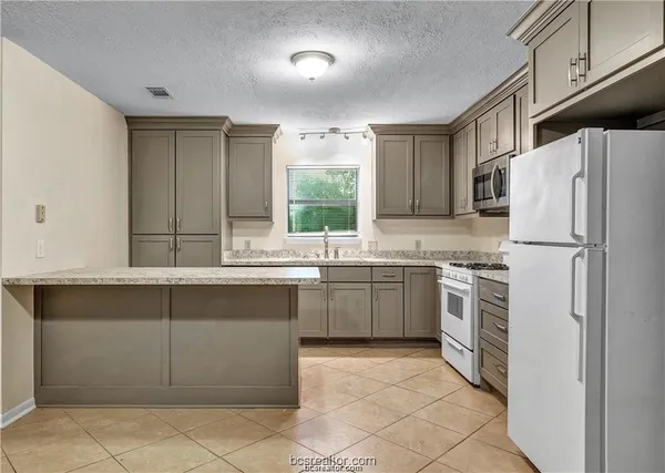 $3,750 | 807 Holleman Drive, College Station, TX 77840