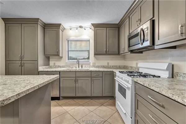 $3,750 | 807 Holleman Drive, College Station, TX 77840