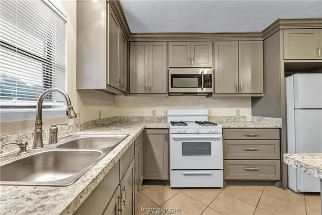 $3,750 | 807 Holleman Drive, College Station, TX 77840