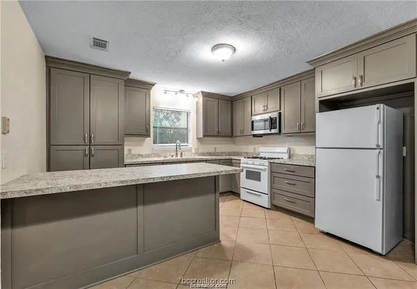 $3,750 | 807 Holleman Drive, College Station, TX 77840