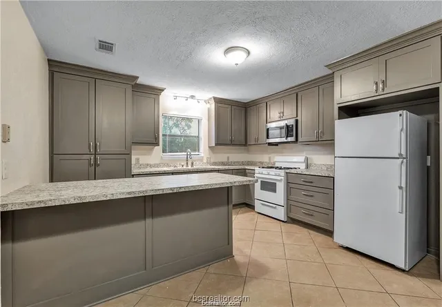 $3,750 | 807 Holleman Drive, College Station, TX 77840