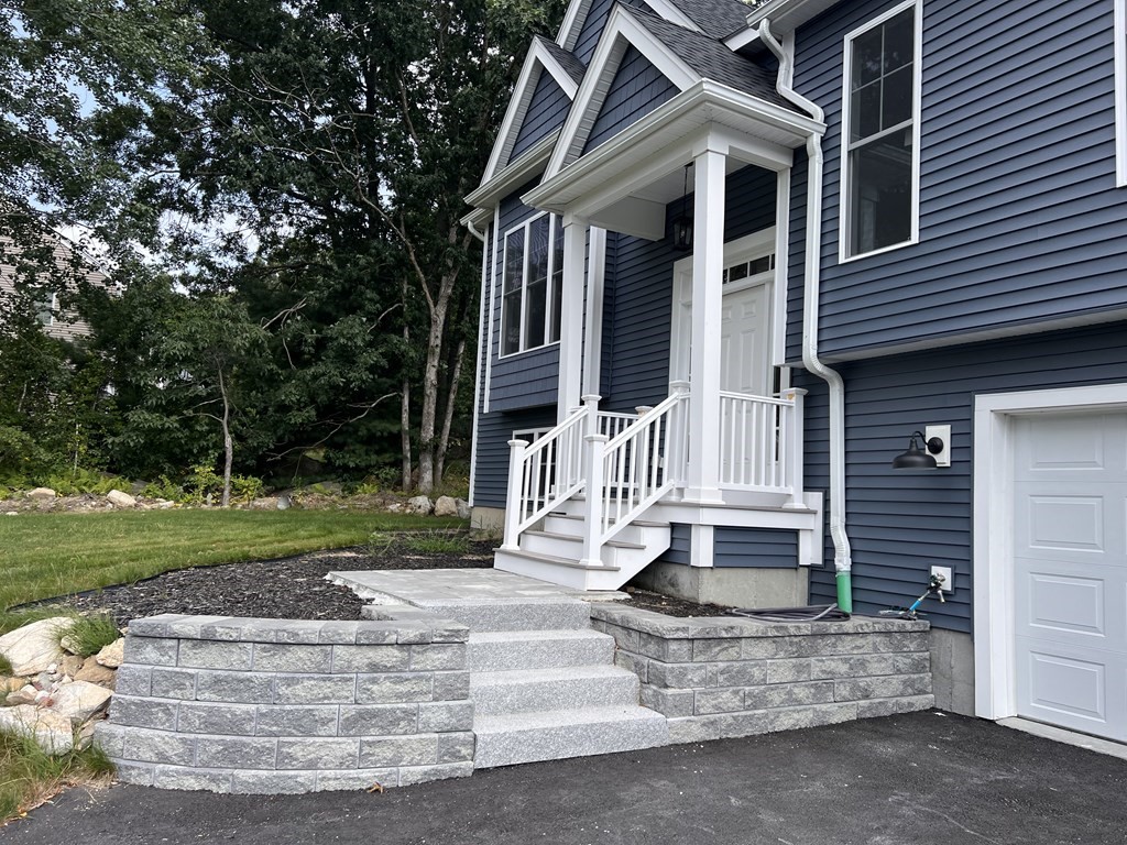 41 Brookside Avenue Webster, MA 01570 - Photo 4 of 17 a front view of a house with garden
