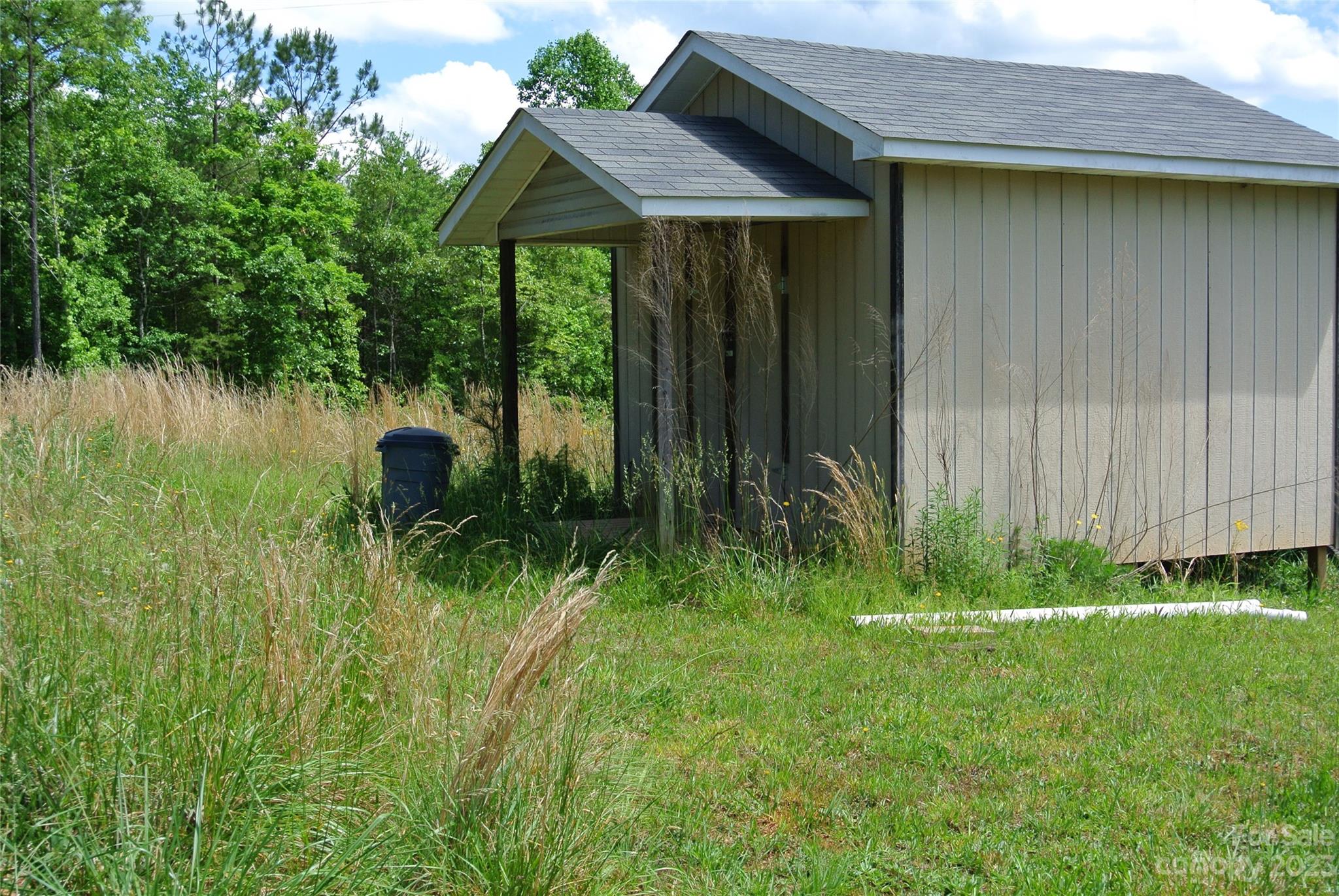 290 Broad River Rutherfordton, NC 28139 - Photo 6 of 11 a backyard of a house with plants and wooden fence