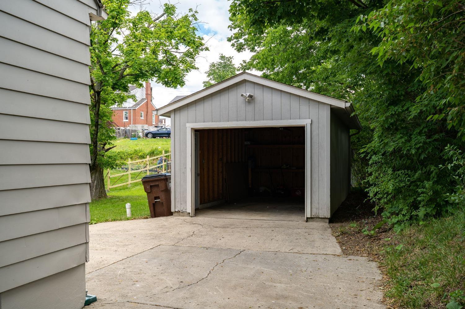 3746 Boomer Road Cincinnati, OH 45247 - Photo 28 of 34