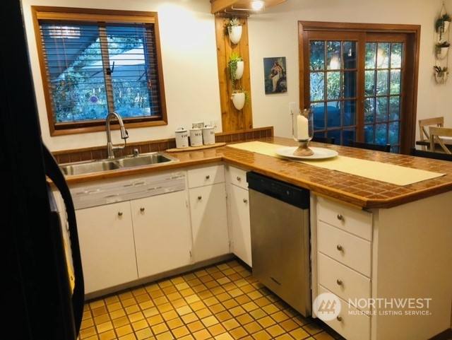 1922 Redmond Avenue Northeast Renton, WA 98056 - Photo 8 of 23 Gallery Image 8