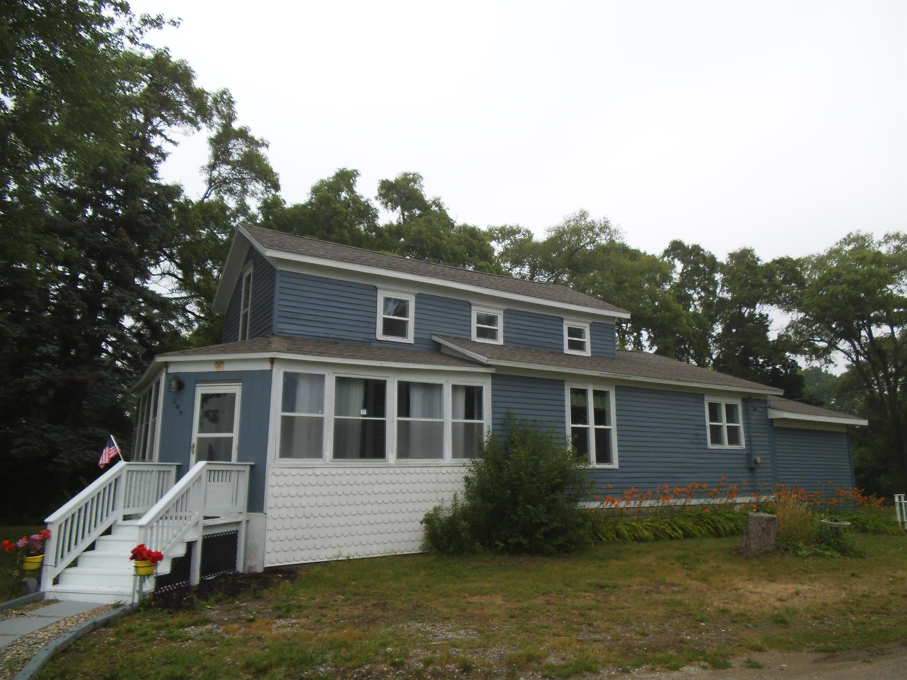107 South Tuscola Road Bay City, MI 48708 - Photo 2 of 44