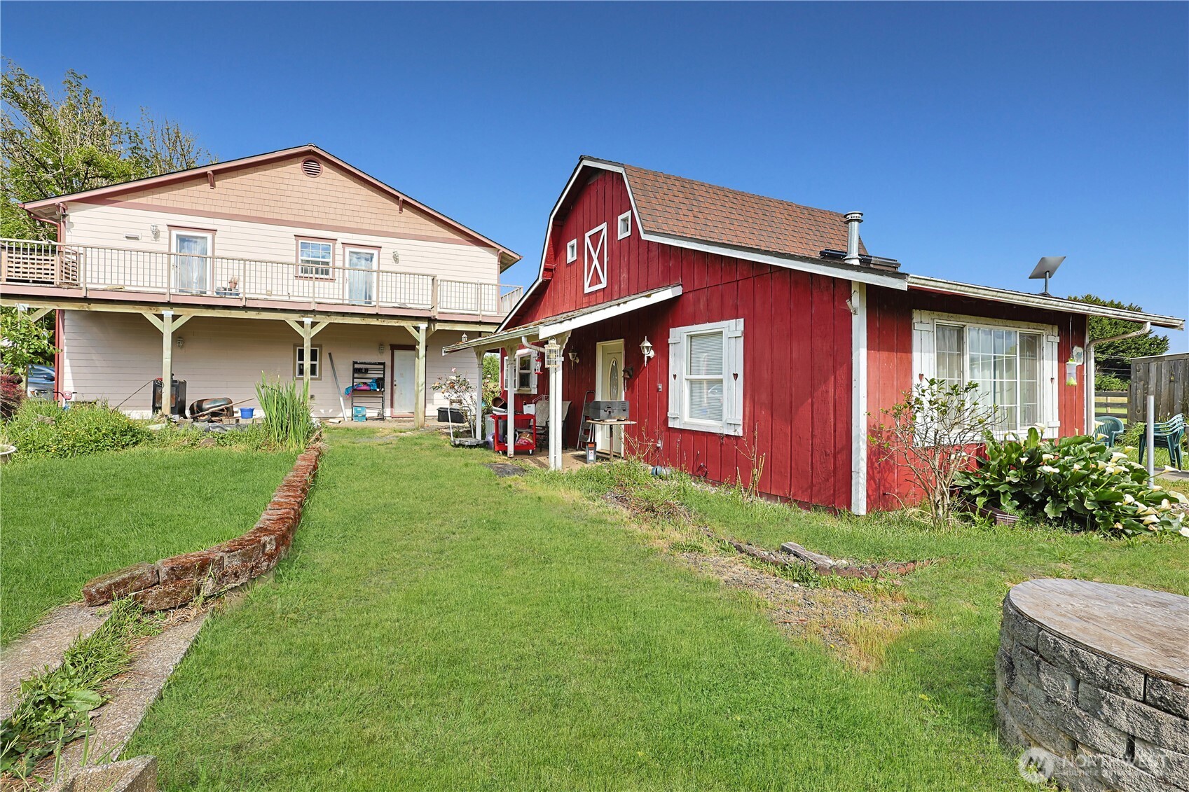 447 Boistfort Road Curtis, WA 98538 - Photo 10 of 40 a front view of a house with a yard