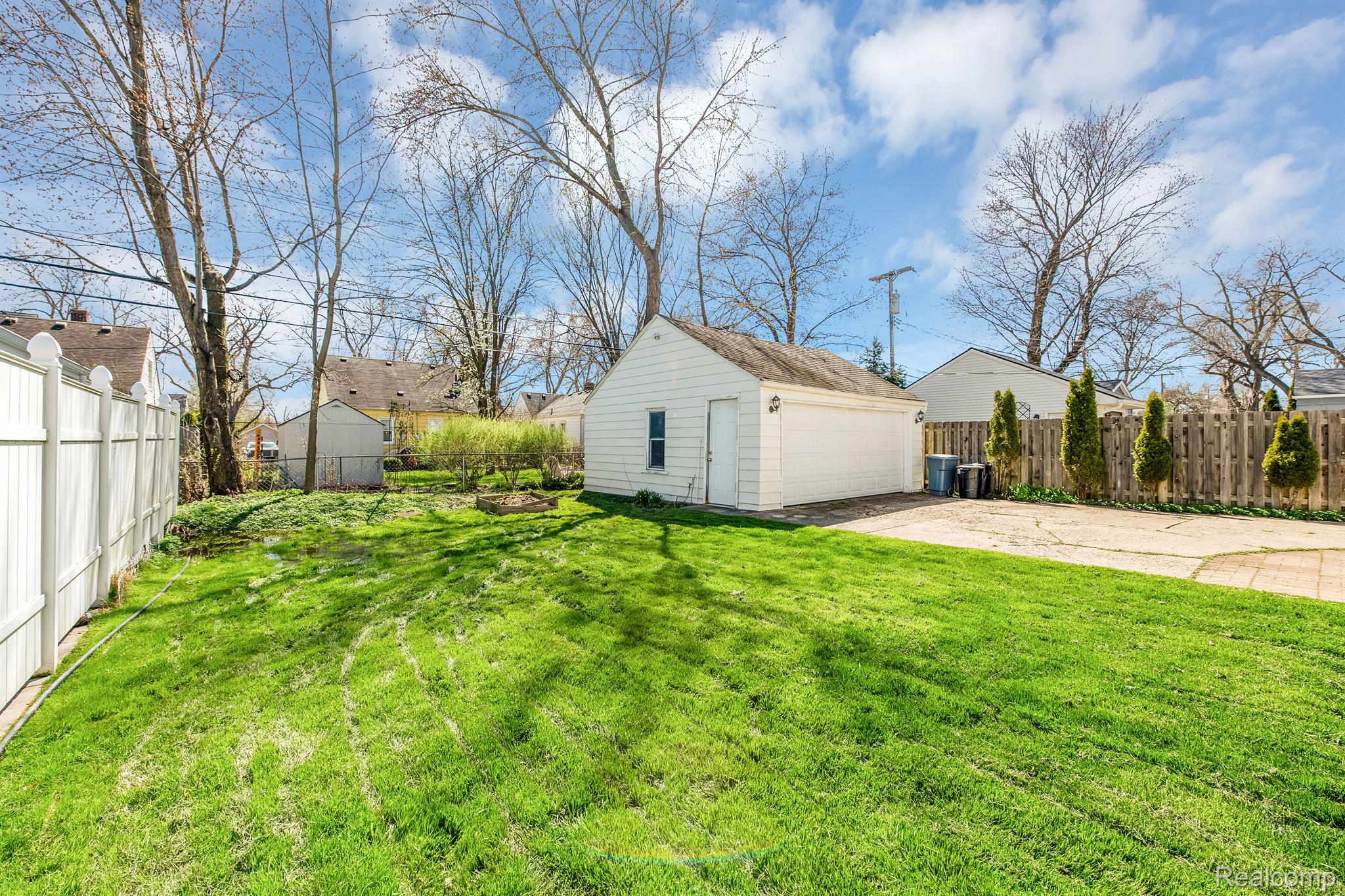 909 Columbia Road Berkley, MI 48072 - Photo 9 of 28 Gallery Image 9